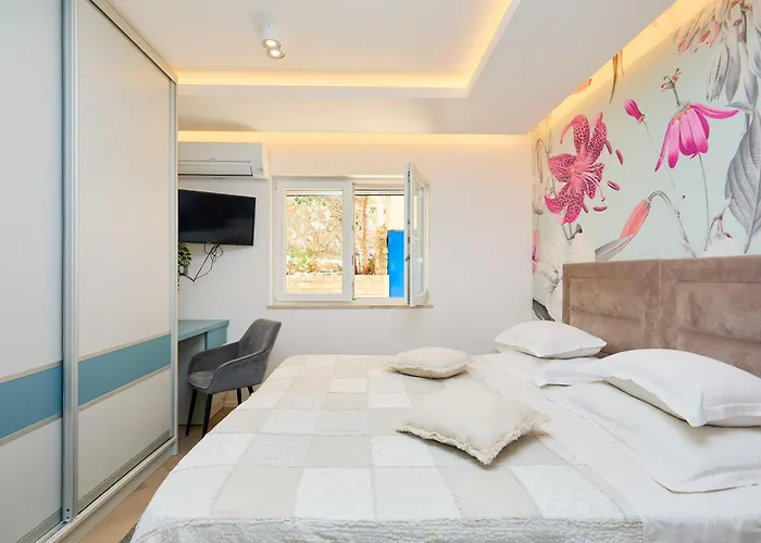 Insula Luxury Apartment