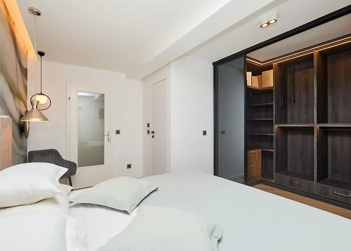 Insula Luxury Apartment