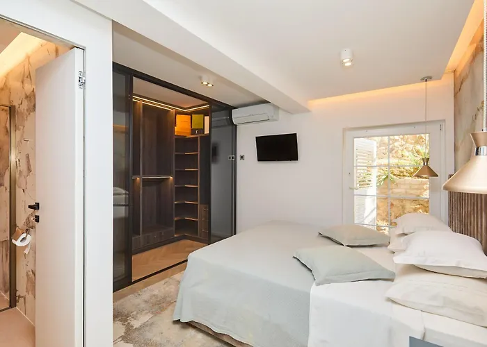 Insula Luxury Apartment