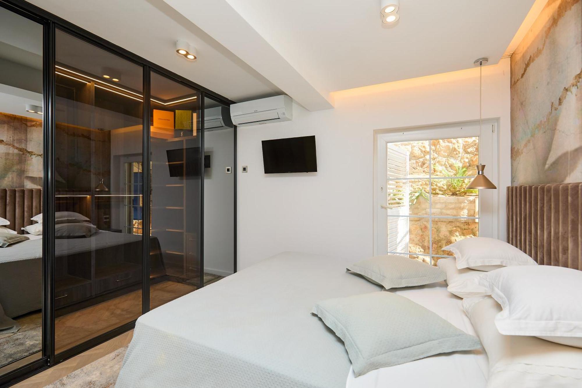 Insula Luxury Apartment